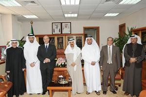 المستشار فيصل المرشد خلال لقائه الوفد الزائر
