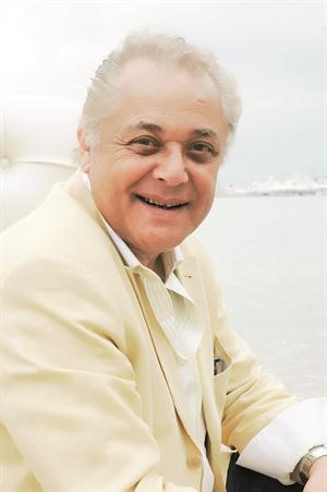 محمود عبدالعزيز﻿