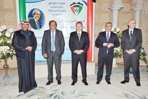 الشيخ احمد الفهد مستقبلا ميشيل بلاتيني ومارس فاميرز واليكس بلاتو سعود سالم