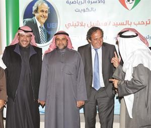 النائب طاهر الفيلكاوي متوسطا الفهد وبلاتيني