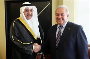 السفير سميح حيات خلال لقائه مع خوسيه ميان﻿