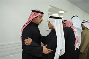 طلال جاسم الخرافي معزيا شقيقه انور الخرافي﻿