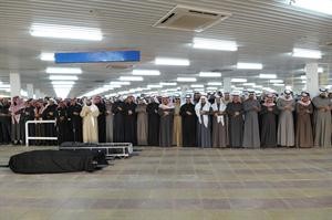 الصلاة على المتوفين ويبدو رئيس مجلس الامة السابق جاسم الخرافي واولاده اثناء الصلاة على فقيدهم جاسم انور الخرافي	قاسم باشا﻿