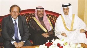 الشيخ احمد الفهد والشيخ سلمان بن ابراهيم وميشيل بلاتيني