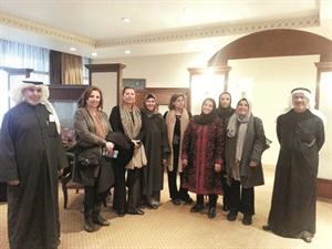 دشمس الدين مودعا وفد المتطوعات وهن بدرية الحجي وهالة الغانم وليلى الغانم ومنى الغانم وفوزية العميم ومعالي الفلاح ومنيرة الخرافي
