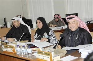 د عبدالحميد دشتي ود معصومة المبارك ويعقوب الصانع اثناء اجتماع اللجنة التشريعية