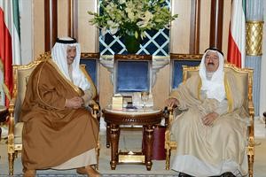 صاحب السمو الامير الشيخ صباح الاحمد خلال لقائه سمو رئيس الوزراء الشيخ جابر المبارك﻿