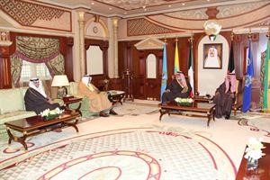 سمو ولي العهد مستقبلا الشيخ احمد الخالد والشيخ سلمان الحمود والشيخ محمد العبدالله
