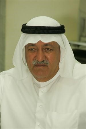 السفير علي المؤمن