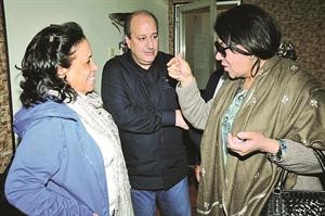 عامر صباح مع الفنانتين القديرتين سعاد عبدالله وحياة الفهد