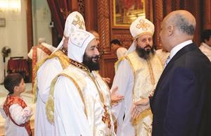 ومهنئا كبار رجال الدين في الكنيسة