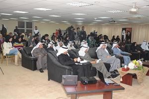 جانب من الحضور لمتابعة ورشة العنف في الشارع اسبابه وطرق علاجه 	اسامة ابوعطية﻿