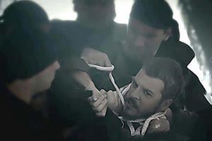 مشهد شنق الأمير مصطفى يثير النقمة على هويام.. واستغراب من عدالة سليمان ورضاه بإعدام ابنه ظلماً 