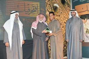 حمود الرومي مكرما احد حفظة القران الكريم﻿