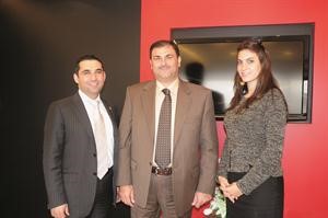 مازن المهنا واماني شكر يباركان في عيد الانباء من فندق شيراتون الكويت﻿