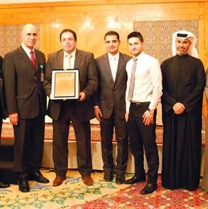 تكريم احد البائعين المتميزين
