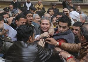 عكاشةبين انصاره بعد حكم البراءة 	افپ﻿