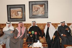 رئيس مجلس الامة علي الراشد وباسل الجاسر وعيسى المزيدي في ديوان الجاسر خلال حفل الاستقبال