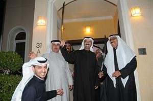 الرئيس علي الراشد وباسل الجاسر امام الديوان