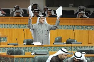 دخليل عبدالله يرفع اوراقه
