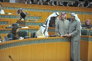 سمو رئيس الوزراء ودرولا دشتي والشيخ محمد العبدالله وانس الصالح
