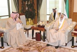 صاحب السمو الامير الشيخ صباح الاحمد مستقبلا السفير السعودي دعبدالعزيز الفايز﻿