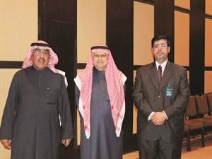 الزميل احمد بهبهاني متوسطا الزميلين عدنان الراشد وجاسم كمال﻿