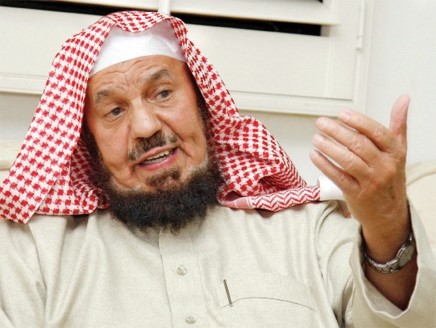 عضو هيئة كبار العلماء السعودية يحرّم تناول طعام تعدّه الخادمات أو عمال المطاعم 