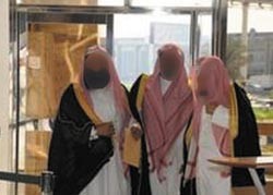 متشددون سعوديون يوقفون تصوير مسلسل تشارك به خليجيات.. واحتجاز طاقم مسلسل سعودي في سوريا