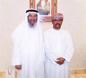 محمد القطامي مع وكيل التعليم والمناهج العماني
