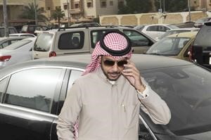 نواف الفزيع متوجها الى حضور المعرض	 هاني عبدالله﻿