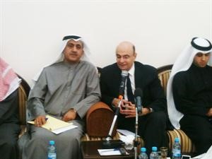 دشفيق الغبرا ودمحمد الكندري خلال اللقاء﻿