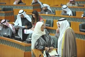 الشيخ احمد الحمود ودمعصومة المبارك
