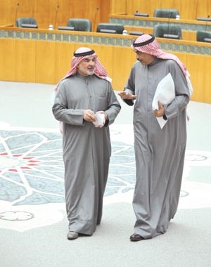 حوار بين الشيخ صباح الخالد وصالح عاشور في جلسة امس متين غوزال