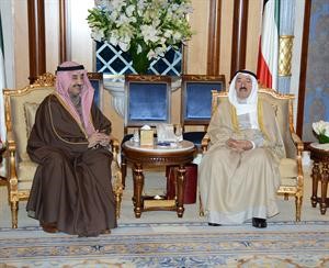 صاحب السمو الامير الشيخ صباح الاحمد مستقبلا جاسم الخرافي﻿