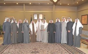 سمو رئيس الوزراء الشيخ جابر المبارك خلال لقائه رئيس واعضاء مجلس ادارة جمعية المكفوفين﻿