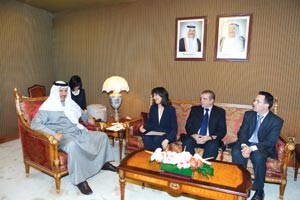 سمو الشيخ جابر المبارك مستقبلا السفيرة الفرنسية ندى يافي والوفد المرافق