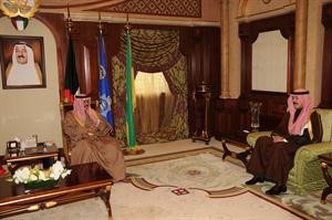 سمو ولي العهد الشيخ نواف الاحمد خلال لقائه الشيخ محمد الخالد﻿