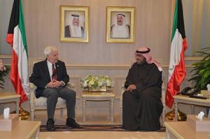 الشيخ ثامر العلي مستقبلا السفير جيمس لاروكو﻿