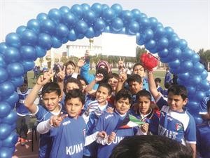 البصيلي تتوسط عددا من المدرسات والطلبة