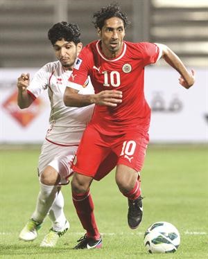 محمد سالمين يحمل مع زملائه امال وتطلعات الجماهير البحرينية للاستمرار في البطولة الازرقكوم