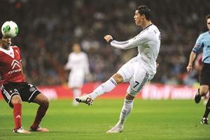 كريستيانو رونالدو استعاد بريقه وقاد ريال مدريد للفوز على سلتا فيغو بفضل ثلاثيته هاتريك	افپ﻿