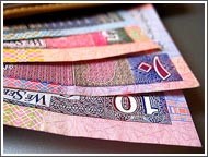سرقة 3 بطاقات بنكية ورخصة قيادة و300 دينار ..وسرقة 500 دينار وهاتفين نقالين من منزل وافدين 