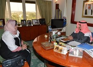 الشيخ دابراهيم الدعيج خلال لقائه دمايسة الهاشمي﻿