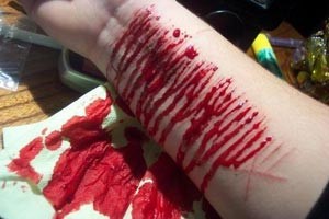 بالصور.. يقطعون يدهم من أجل جاستن بيبر