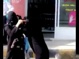 مشاجرة نسائية تصيب مصرية بجرح قطعي وإصابة طالب ثانوي في مشاجرة طلابية