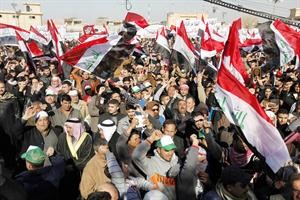 الالف المتظاهرين ضد سياسات المالكي في بغداد امس	رويترز﻿