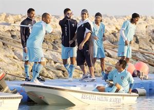 يوسف ناصر يتعرض لمقلب من جراح العتيقي كاد يغرقه مع القارب الازرقكوم