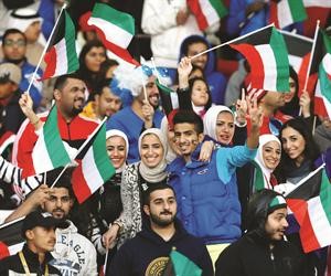 جماهير كثيرة احتشدت في مدرجات الستاد الوطني لمؤازرة الازرق