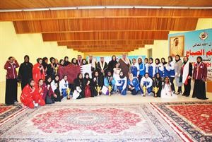 الشيخ سلمان الحمود والشيخة لطيفة الفهد مع الفائزات
